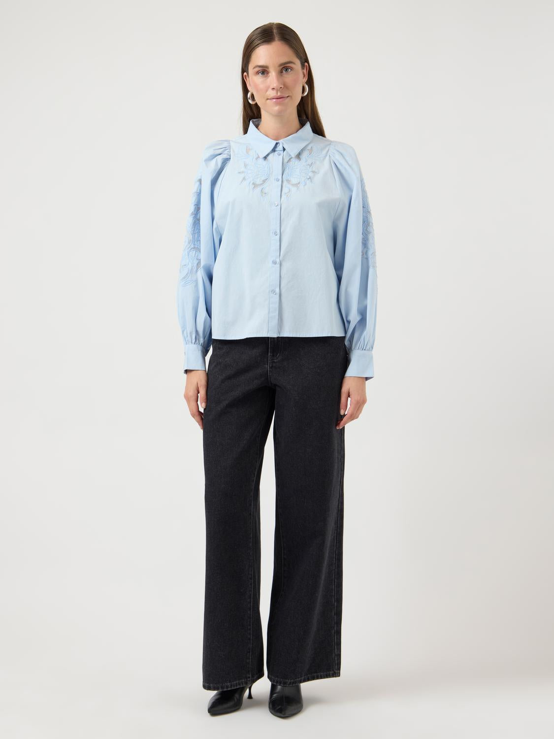 model_shot-front_full